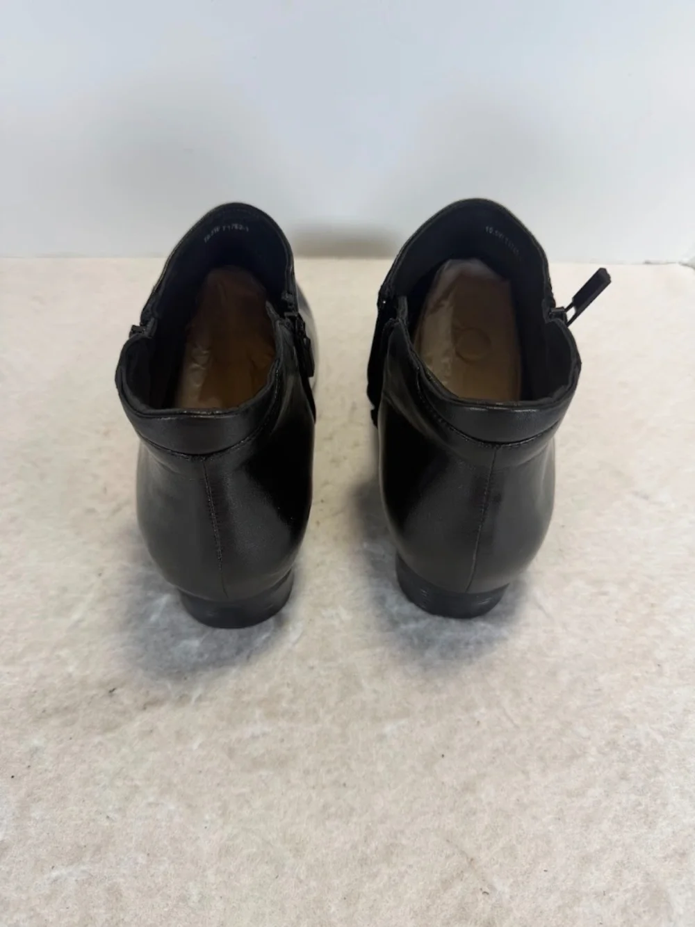 Trotters Womens 10.5W Black Leather Ankle Boots Side Zip Comfort Booties NWOT